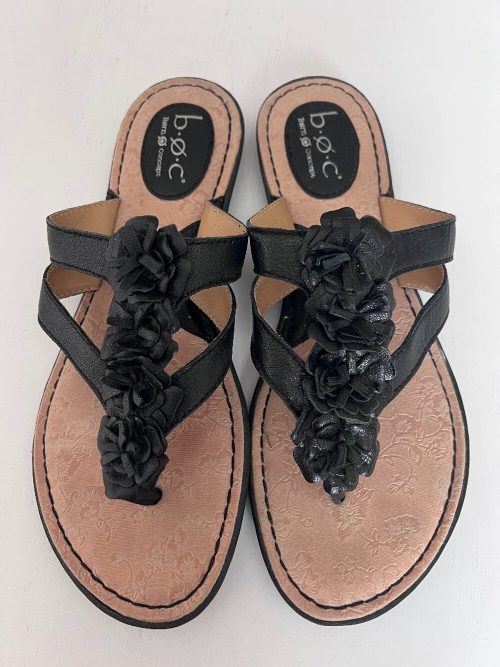 b.o.c. Born Concept "Rosebery" Black Floral Leather Thong Sandals - Size 9